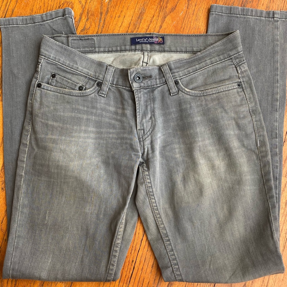 Super trendy grey Levi pants!